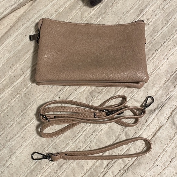 Riley Crossbody by Jen & Co  - Vegan Leather, Eco-Friendly Handbag - Picture 10 of 12